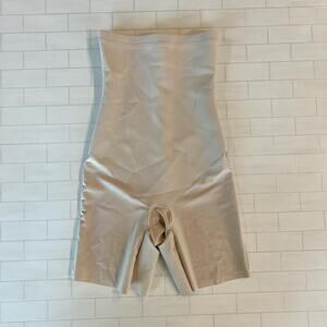 NWOT SKIMS Body High-Waisted Mid Thigh Short - Sand - L